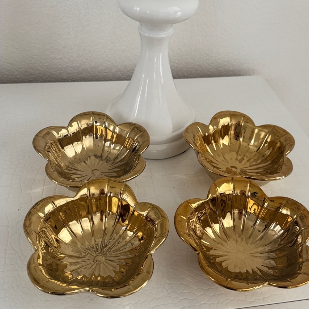 Set of Four Gold Flower-Shaped Bowls - Picture 2 of 3